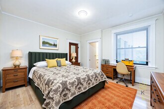 1100 Beacon St, Unit 3B in Brookline, MA - Building Photo - Building Photo