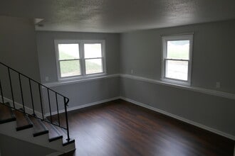 6904 Urbandale Ave in Urbandale, IA - Building Photo - Building Photo