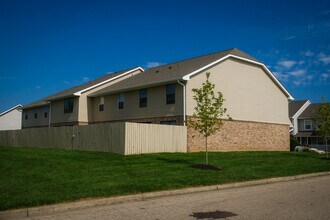 3858 S Chalet Cir, Unit 3854 S Chalet Cir in Beavercreek, OH - Building Photo - Building Photo