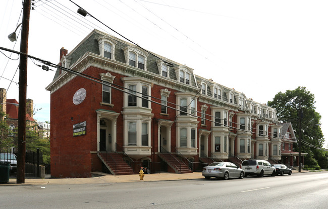 112-122 E McMillan