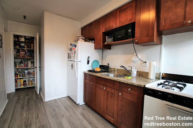 1999 Commonwealth Ave in Boston, MA - Building Photo - Building Photo