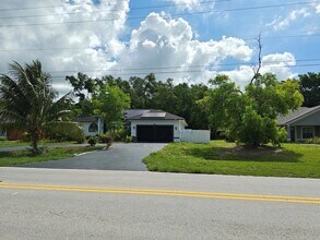 376 SW Tulip Blvd in Port St. Lucie, FL - Building Photo - Building Photo