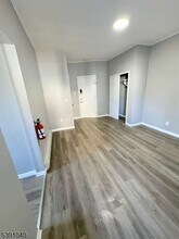 37 Mercer St in Wallington, NJ - Building Photo - Building Photo