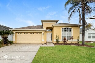 1128 Vinetree Dr in Brandon, FL - Building Photo