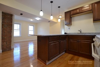 36 Brackett St, Unit 3 in Boston, MA - Building Photo - Building Photo