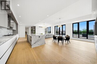 2 Forest Hill Rd in Toronto, ON - Building Photo - Building Photo