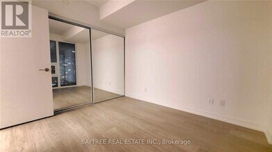 19 Western Battery Rd in Toronto, ON - Building Photo - Building Photo