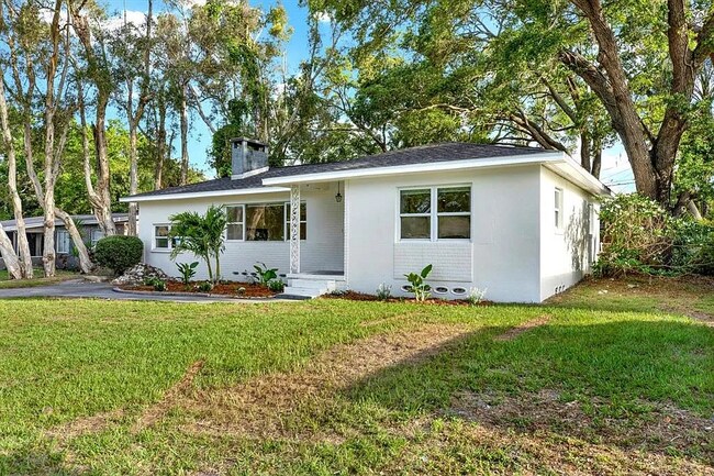 1352 Parkwood St in Clearwater, FL - Building Photo - Building Photo