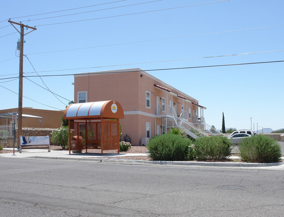 254-258 Mcclintock Dr in El Paso, TX - Building Photo