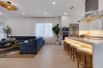 2618 Trapp Ave in Miami, FL - Building Photo - Building Photo