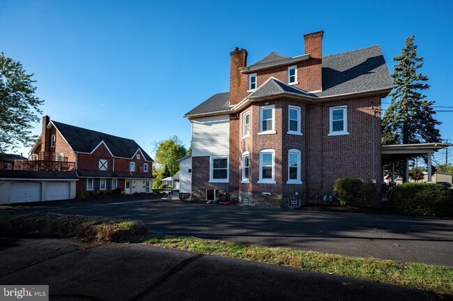 14 Market St in Hatfield, PA - Foto de edificio - Building Photo