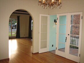 1922 N Hoover St, Unit 1922 in Los Angeles, CA - Building Photo - Building Photo