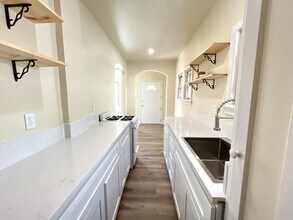 216 W Sunkist St in Ontario, CA - Building Photo - Building Photo