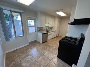 Charming 1 Bedroom unit, completely remode in Orange, CA - Foto de edificio - Building Photo