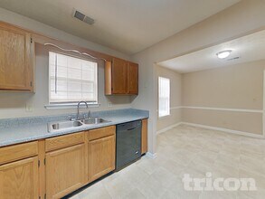 5929 Creekside Dr in Rex, GA - Foto de edificio - Building Photo