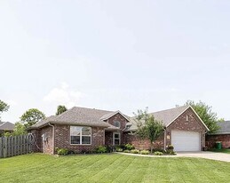 421 Coopers Wy in Centerton, AR - Building Photo