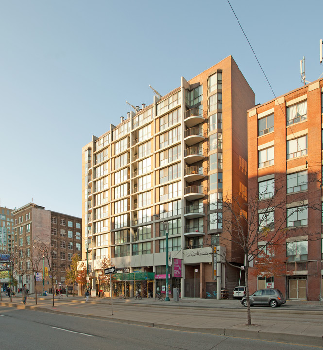 186-188 Spadina Ave in Toronto, ON - Building Photo