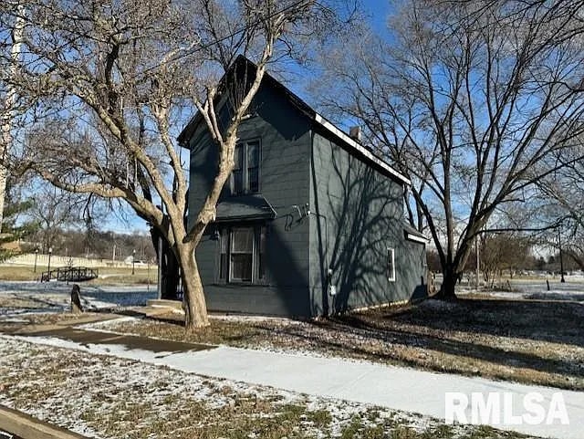 property at 320 N Saratoga St