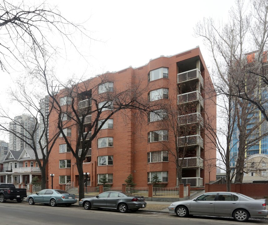 Brompton House in Calgary, AB - Building Photo