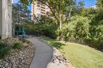 Cantabria at Turtle Creek in Dallas, TX - Building Photo - Building Photo