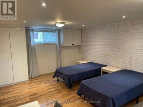7 Duncairn Dr in Toronto, ON - Building Photo - Building Photo