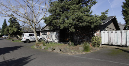 The Pines Apartments in Vancouver, WA - Building Photo - Building Photo