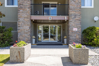 Inglewood Pointe in Red Deer, AB - Building Photo - Building Photo