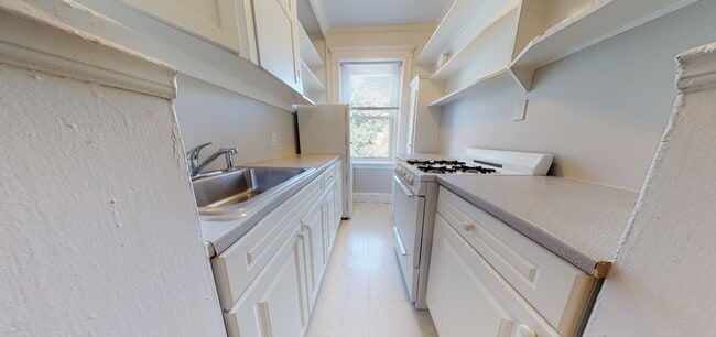 9 Gray Gdns E, Unit 3A in Cambridge, MA - Foto de edificio - Building Photo