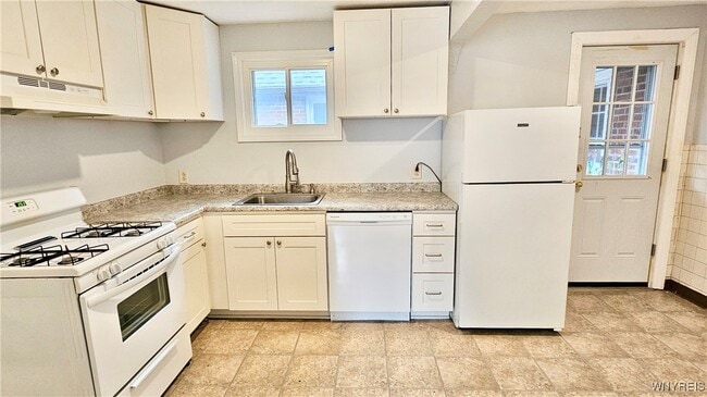 657 Englewood Ave in Buffalo, NY - Building Photo - Building Photo