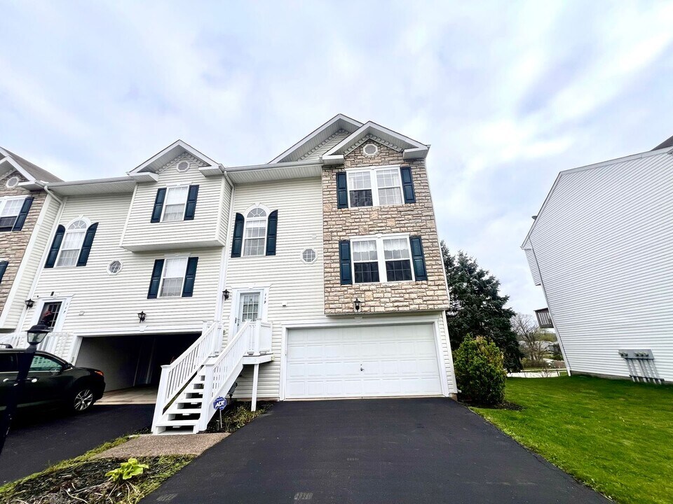 119 Antler Hollow Dr in Cranberry Township, PA - Building Photo