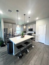 7722 Skiron Ln in Mont Belvieu, TX - Foto de edificio - Building Photo