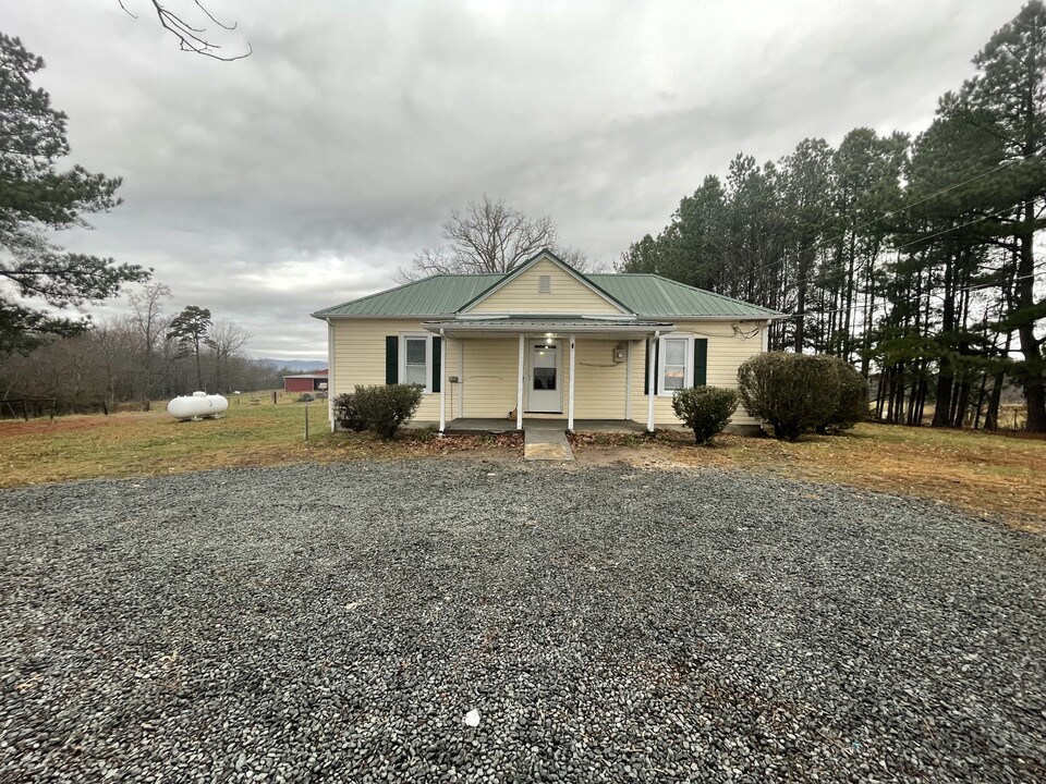 3057 Piney Rd in Gretna, VA - Building Photo