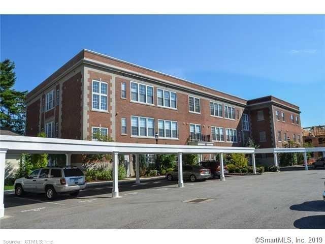 30 School House Dr-Unit -205 in West Hartford, CT - Foto de edificio