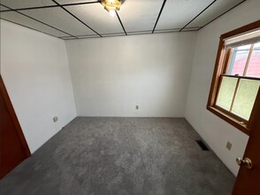 2 Williams Ct, Unit 1 in Nashua, NH - Foto de edificio - Building Photo