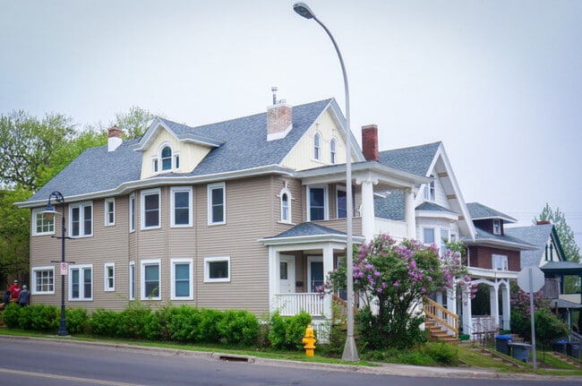 330-332 N 12th Ave E in Duluth, MN - Building Photo - Building Photo