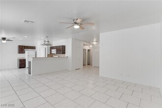10225 Clarks Creek St in Las Vegas, NV - Building Photo - Building Photo