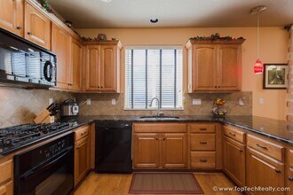 125 NE 64th Terrace in Hillsboro, OR - Building Photo - Building Photo
