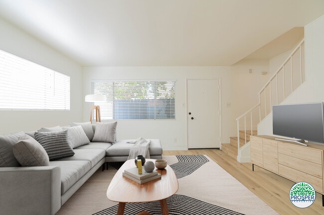 3720 Midvale Ave in Los Angeles, CA - Foto de edificio - Building Photo