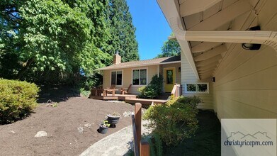 7848 128th Ave NE in Kirkland, WA - Building Photo - Building Photo