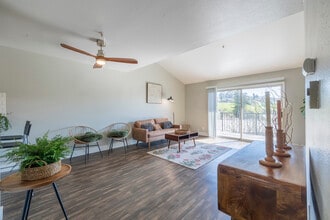 The Terraces in El Sobrante, CA - Foto de edificio - Interior Photo