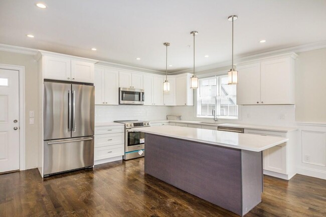 37 Juniper St, Unit R in Boston, MA - Building Photo - Building Photo