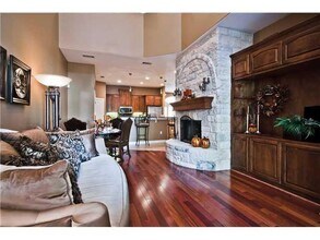 9122 Balcones Club Dr in Austin, TX - Building Photo - Building Photo