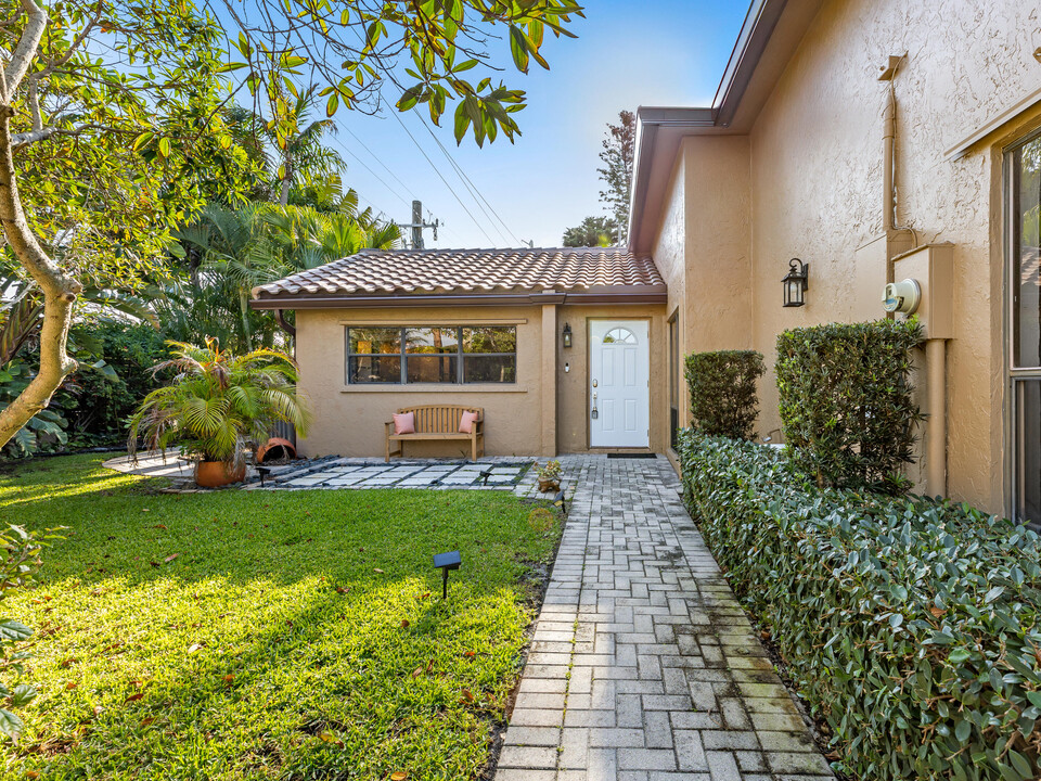 732 Camino Gardens Ln in Boca Raton, FL - Foto de edificio