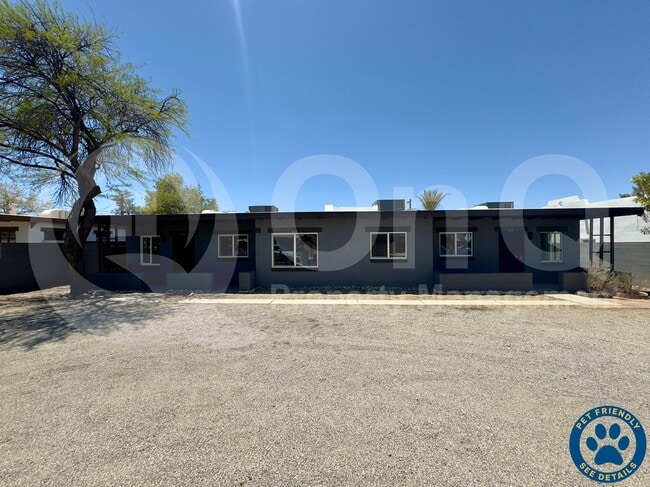 property at 915 N Columbus Blvd