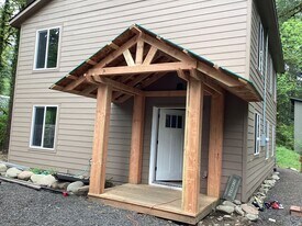 27130 E Sleret Ln in Welches, OR - Building Photo