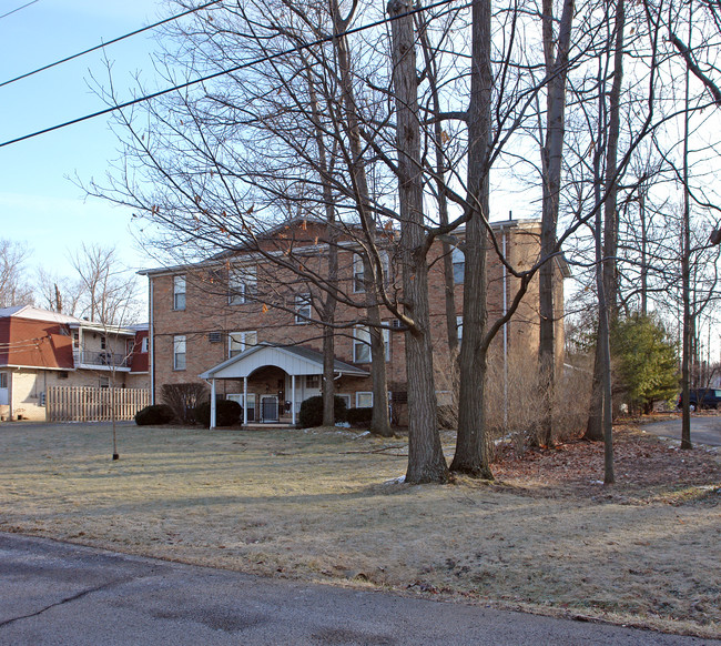 8131 Stadler Ave in Youngstown, OH - Foto de edificio - Building Photo