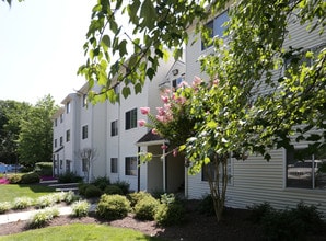 Elms Apartments in Newark, DE - Building Photo - Building Photo