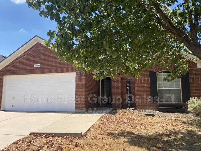 10741 Emerald Park Ln in Haslet, TX - Building Photo - Building Photo