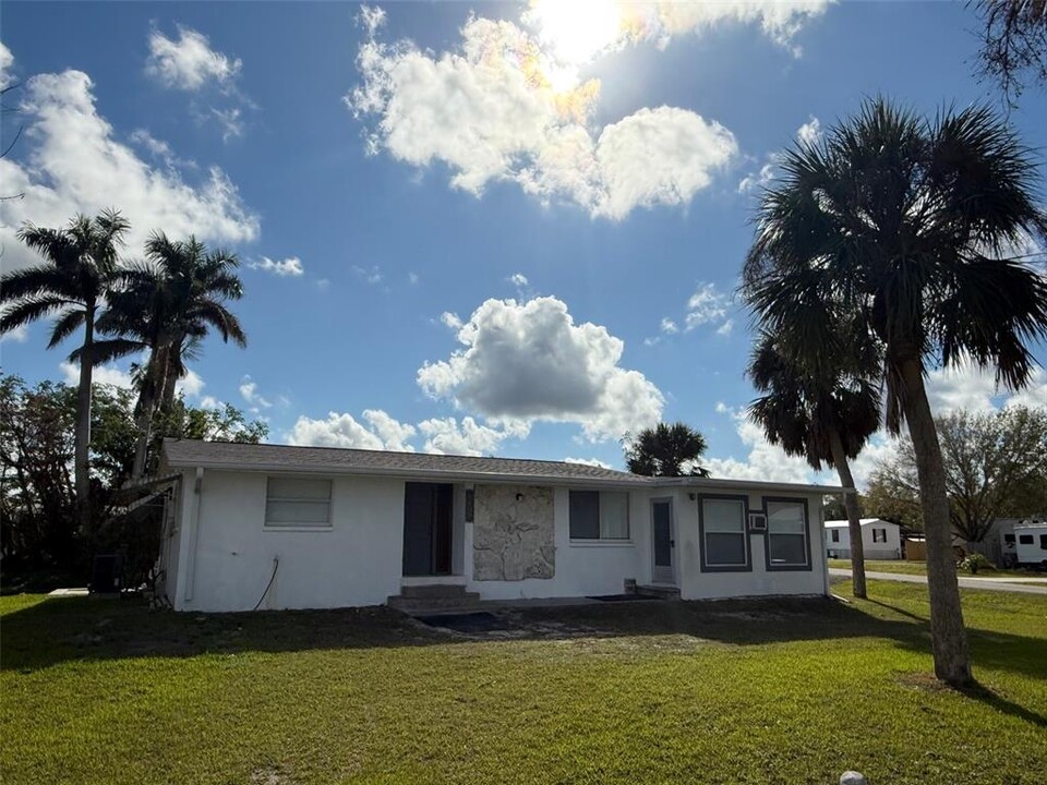 5405 Riverside Dr in Punta Gorda, FL - Building Photo