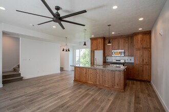 361 W Reed Ave, Unit 102 in Salt Lake City, UT - Foto de edificio - Building Photo